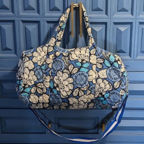Vera Bradley Handbags - ⬇️PD⬇️VERA BRADLEY GRAND TRAVELER BAG "BLUE BAYOU"